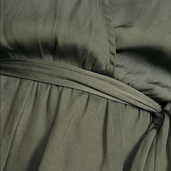 *NWOT* Lulus Olive Green Romper - Picture 5 of 9